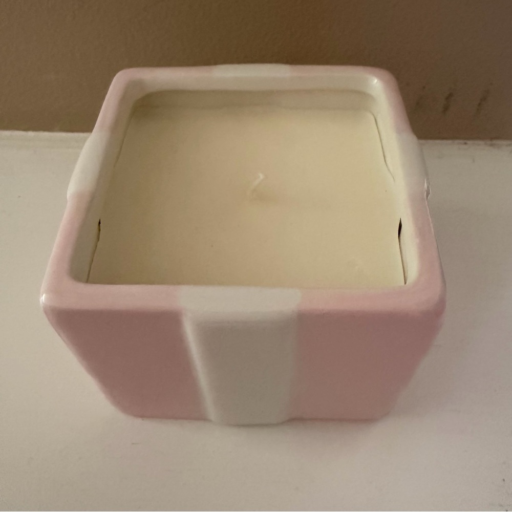 NWOT Enchanté Ceramic Candle Gift Box with Crystal and Pearl Bow - Picture 3 of 5